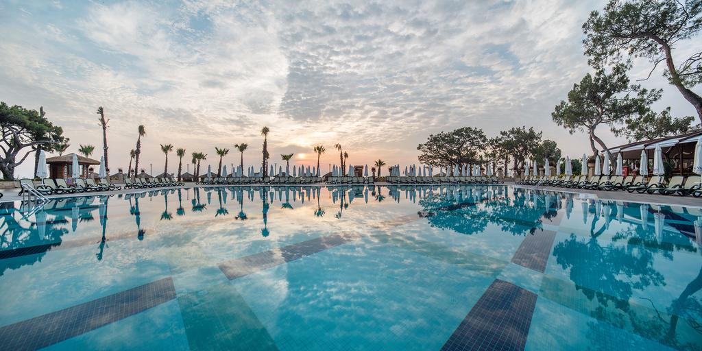 Nirvana Lagoon Villas Suites & Spa 5* — фото 1